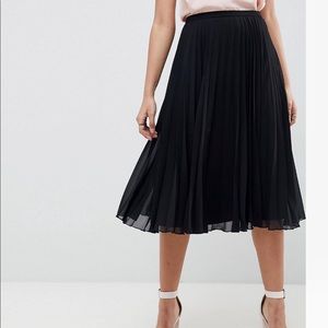 Pleated skirt